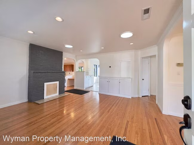 2795 Laurel St Napa, CA 94558 photo 4