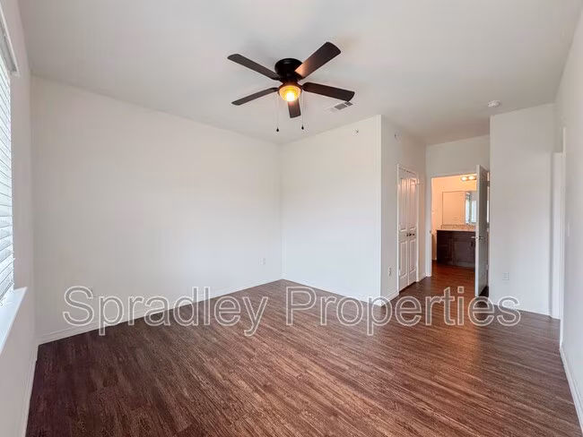 1124 W Ave O Belton, TX 76513 photo 4