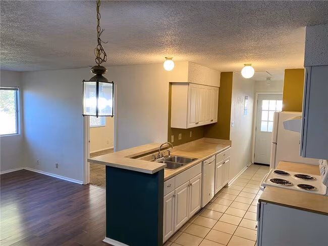 9906 Hundred Oaks Circle, Austin, TX 78750 photo 3