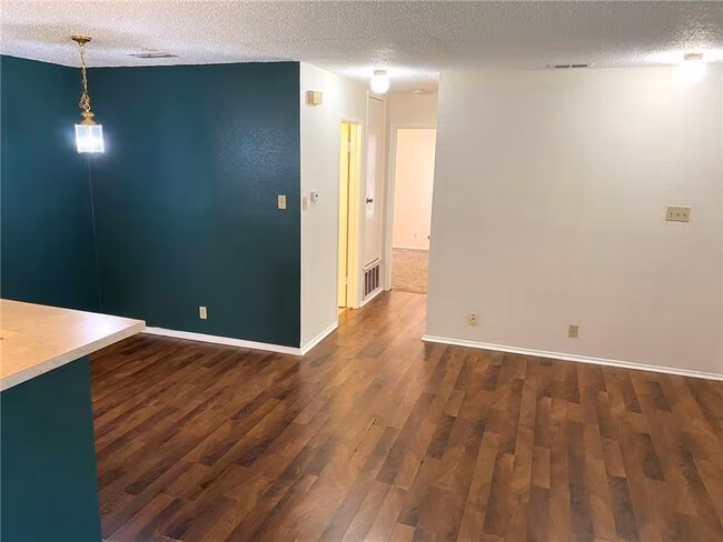 9906 Hundred Oaks Circle, Austin, TX 78750 photo 2