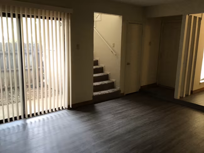 2227 Madison Dr Arlington, TX 76011 photo 2