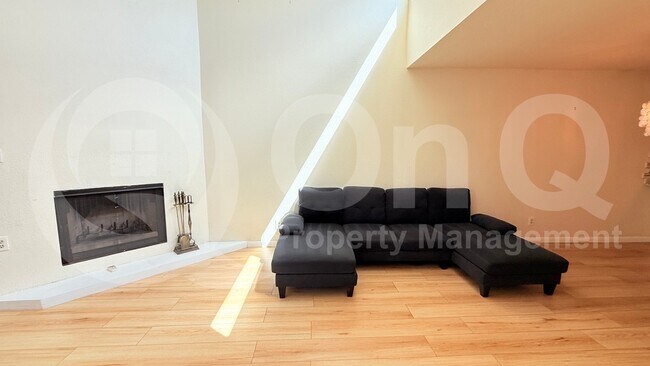 8651 E Royal Palm Rd Scottsdale, AZ 85258 photo 4