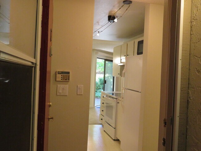 12742 NE 116th Ln Kirkland, WA 98034 photo 4