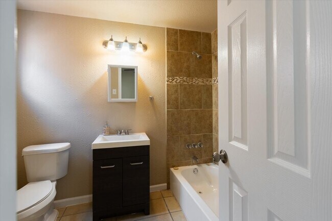 Golfcrest Apartments photo 2