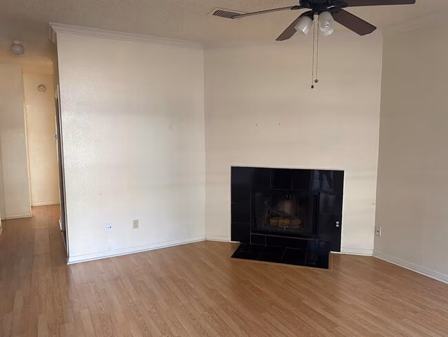 915 W. 23rd Street photo 3