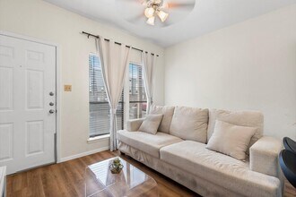3000 Guadalupe St Austin, TX 78705 photo 2