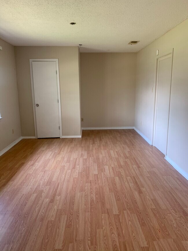 919 Magnolia Ln Lancaster, TX 75146 photo 4