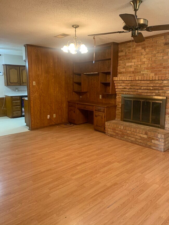 919 Magnolia Ln Lancaster, TX 75146 photo 5