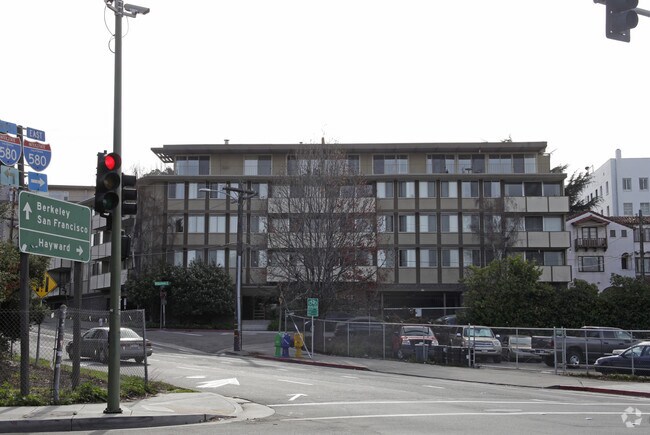 One Excelsior Apartments photo 2