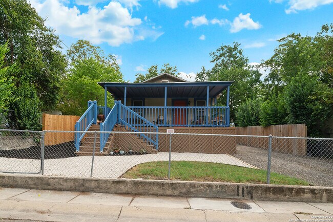114 Teresa St San Antonio, TX 78214 photo 2