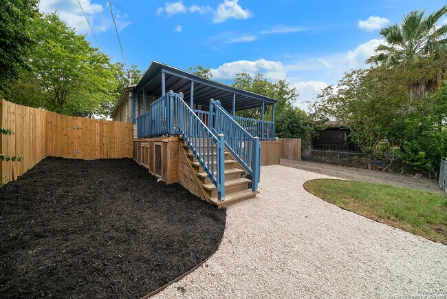 114 Teresa St San Antonio, TX 78214 photo 4