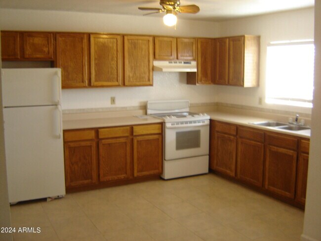 450 Palm Dr Wickenburg, AZ 85390 photo 5