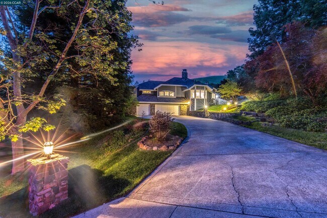 2324 Saddleback Dr Danville, CA 94506