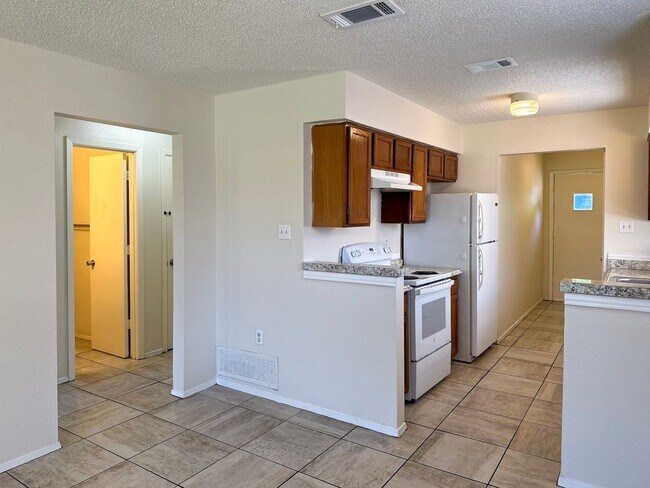 202 Renee Dr Irving, TX 75061 photo 3