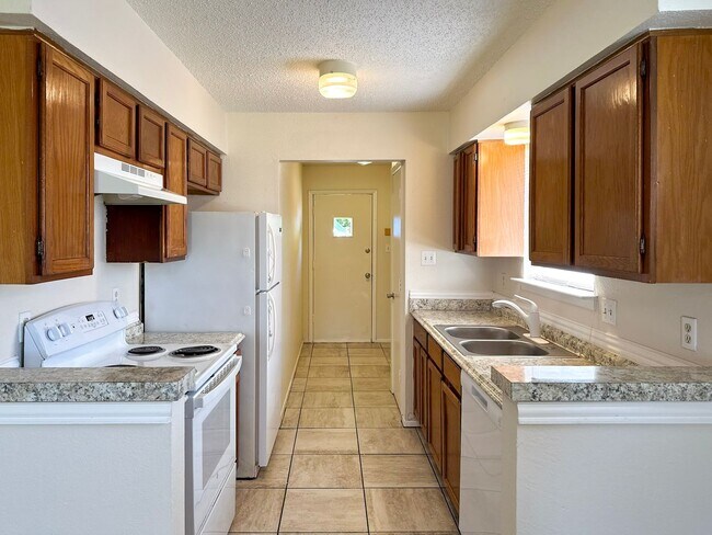 202 Renee Dr Irving, TX 75061 photo 4