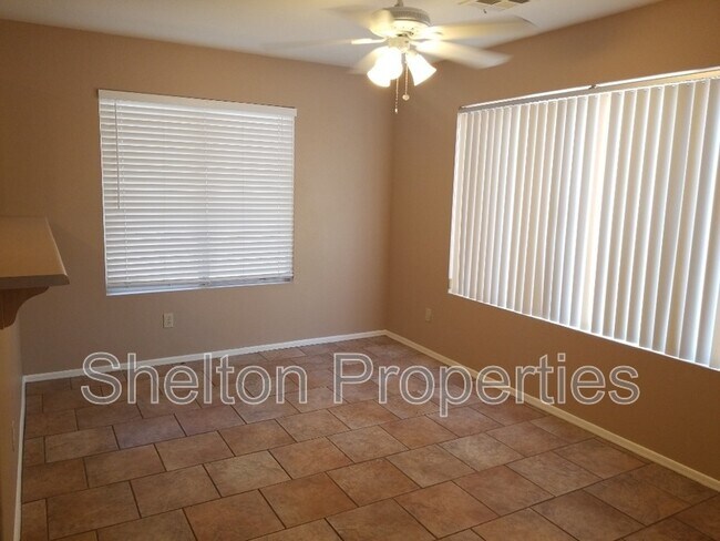 6822 W Louise Dr Glendale, AZ 85310 photo 2