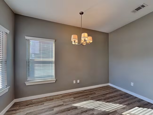 1553 Fiji St Dallas, TX 75203 photo 5