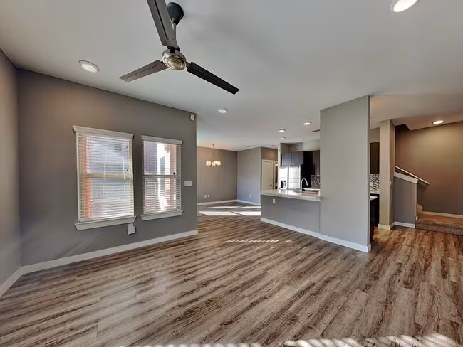 1553 Fiji St Dallas, TX 75203 photo 2