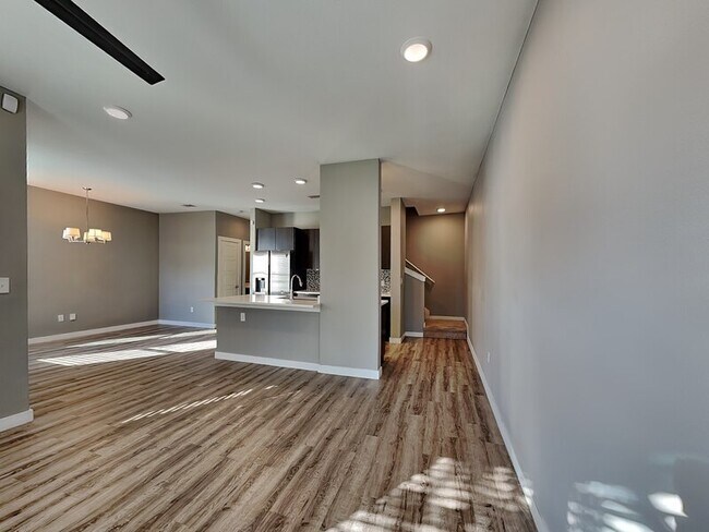 1553 Fiji St Dallas, TX 75203 photo 3