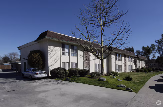 Arroyo Escondido Apartments photo 2
