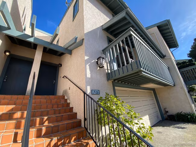 8271 Caminito Modena San Diego, CA 92037 photo 2