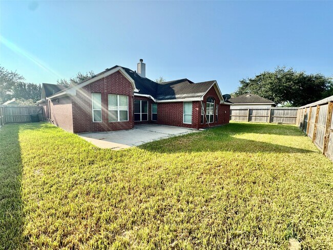 2604 Hidden Creek Drive, Pearland, TX 77581 photo 4