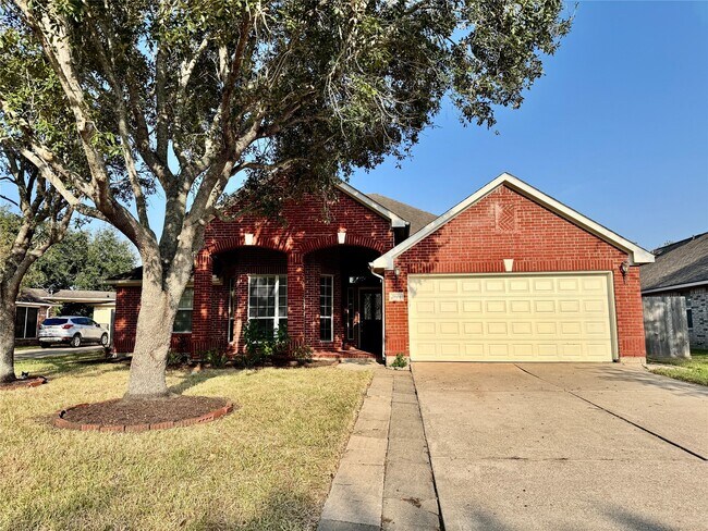 2604 Hidden Creek Drive, Pearland, TX 77581 photo 2
