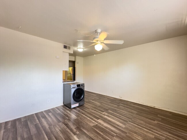 1010 W 23rd St Austin, TX 78705 photo 4