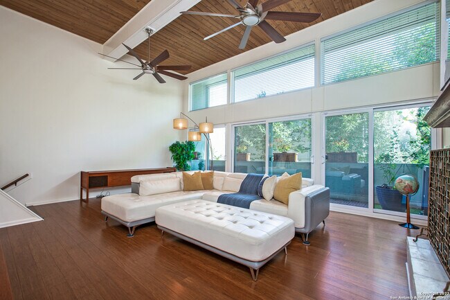 3102 Eisenhauer Rd San Antonio, TX 78209 photo 4