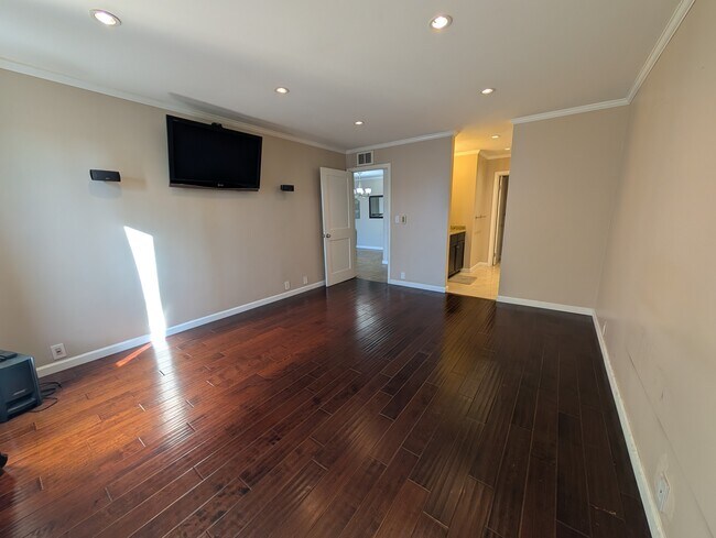 1855 Diamond St San Diego, CA 92109 photo 5