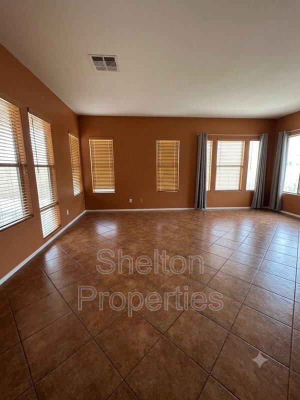 15192 W Columbine Dr Surprise, AZ 85379 photo 5
