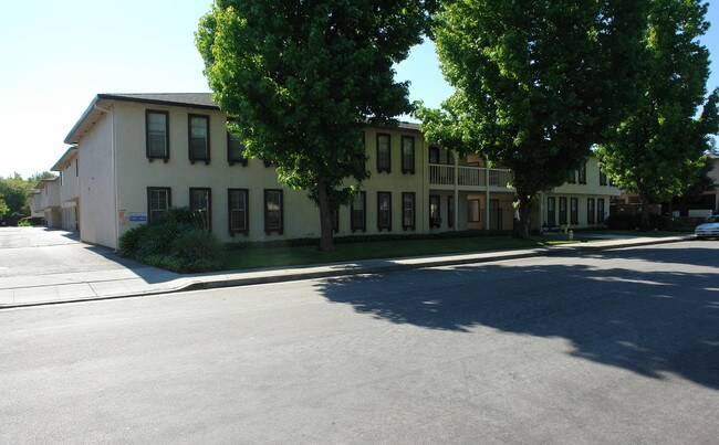 Sara Vale Apartments photo 5