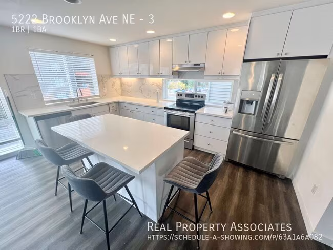 5222 Brooklyn Ave NE Seattle, WA 98105 photo 5