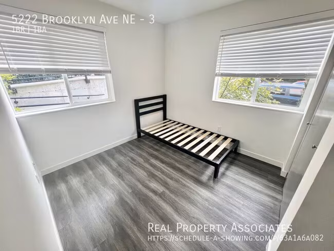5222 Brooklyn Ave NE Seattle, WA 98105 photo 2