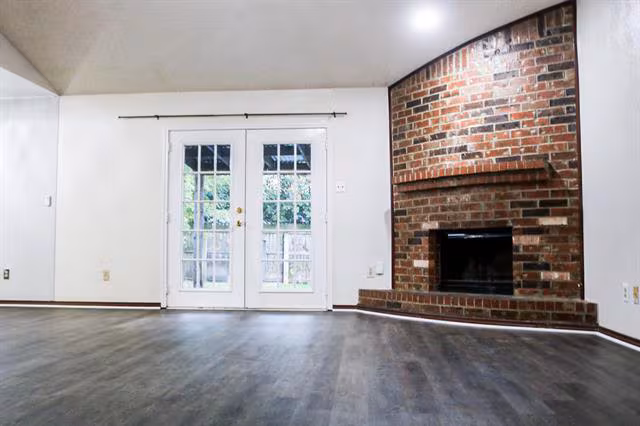 6205 Maple Springs Drive, Arlington, TX 76001 photo 2