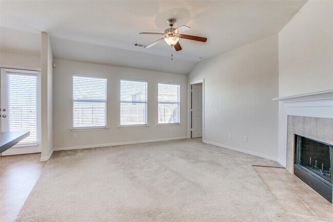 329 Crosscreek Drive, Princeton, TX 75407 photo 3