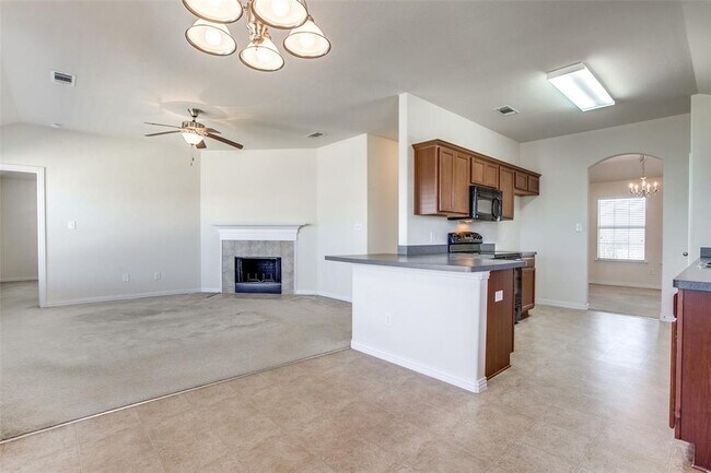 329 Crosscreek Drive, Princeton, TX 75407 photo 5