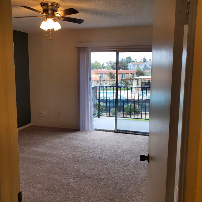 1643 Rue De Valle San Marcos, CA 92078 photo 3