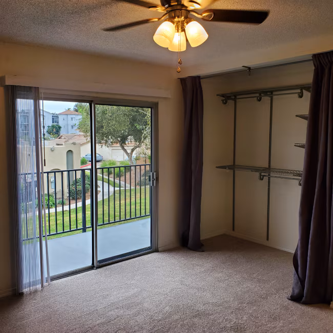 1643 Rue De Valle San Marcos, CA 92078 photo 4