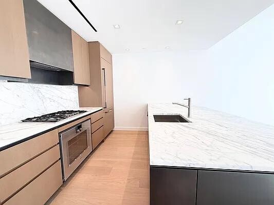 555 W 22nd St New York, NY 10011 photo 5