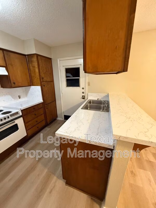 1118 N Nolan River Rd Cleburne, TX 76033 photo 3