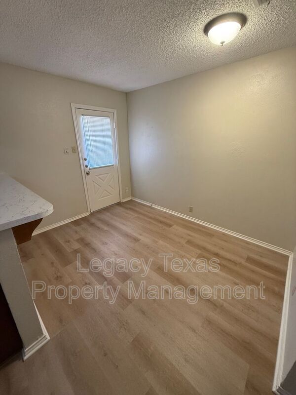 1118 N Nolan River Rd Cleburne, TX 76033 photo 4
