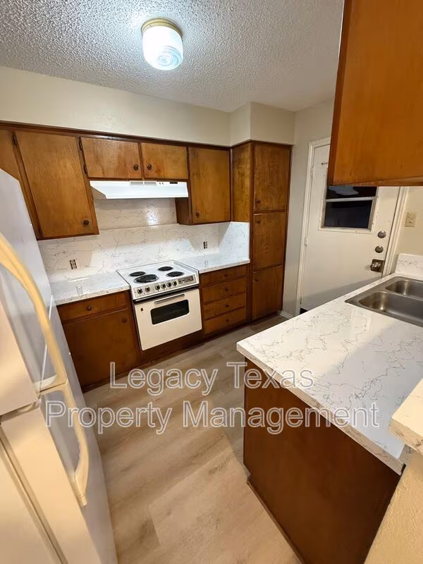 1118 N Nolan River Rd Cleburne, TX 76033 photo 2