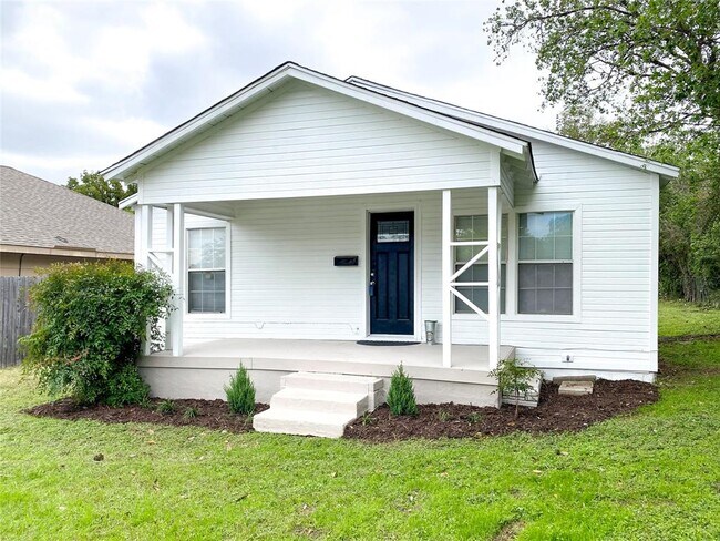 5517 Diaz Avenue, Fort Worth, TX 76107 photo 2