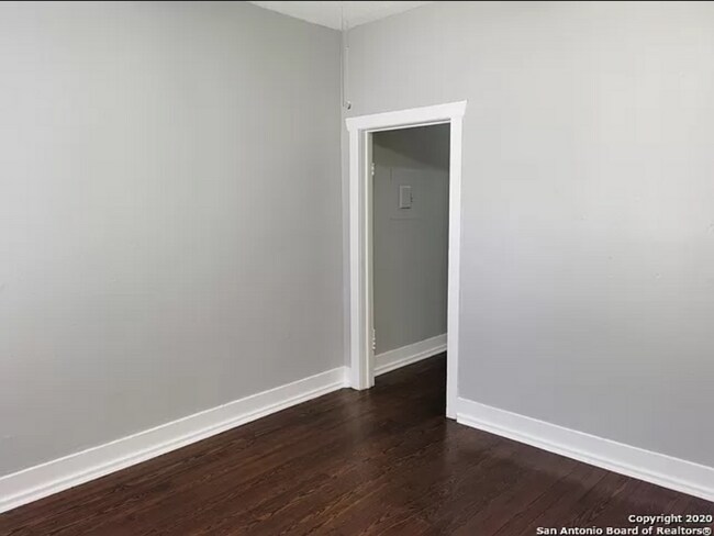 428 Dunning Ave San Antonio, TX 78210 photo 3