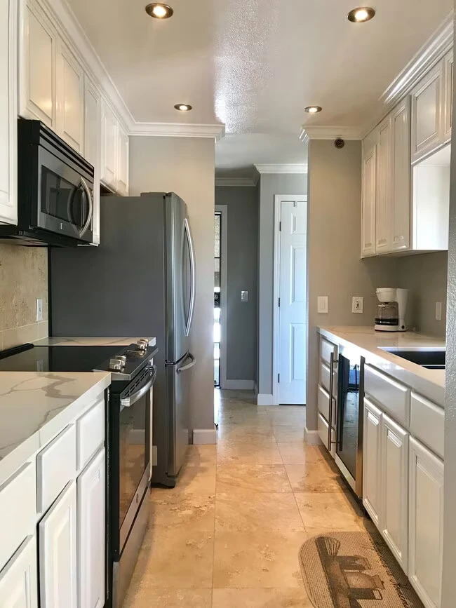 695 Bristol DR 380 photo 5