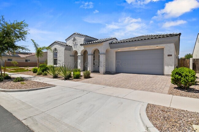 10704 E Tarragon Ave photo 2