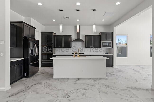 10704 E Tarragon Ave photo 4