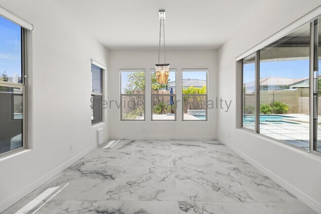 10704 E Tarragon Ave photo 5