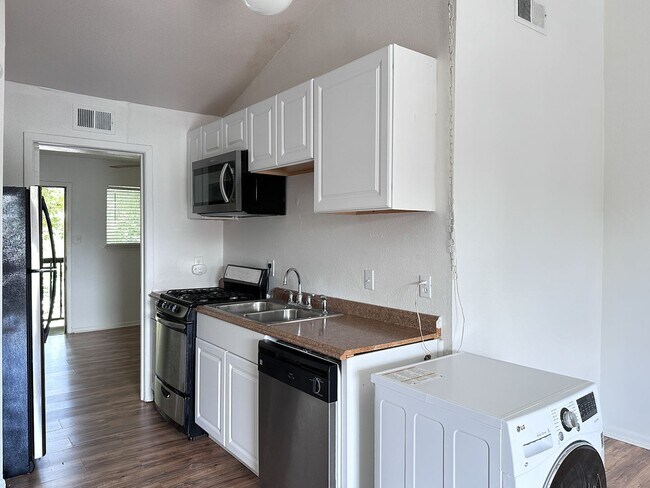 1010 W 23rd St Austin, TX 78705 photo 5